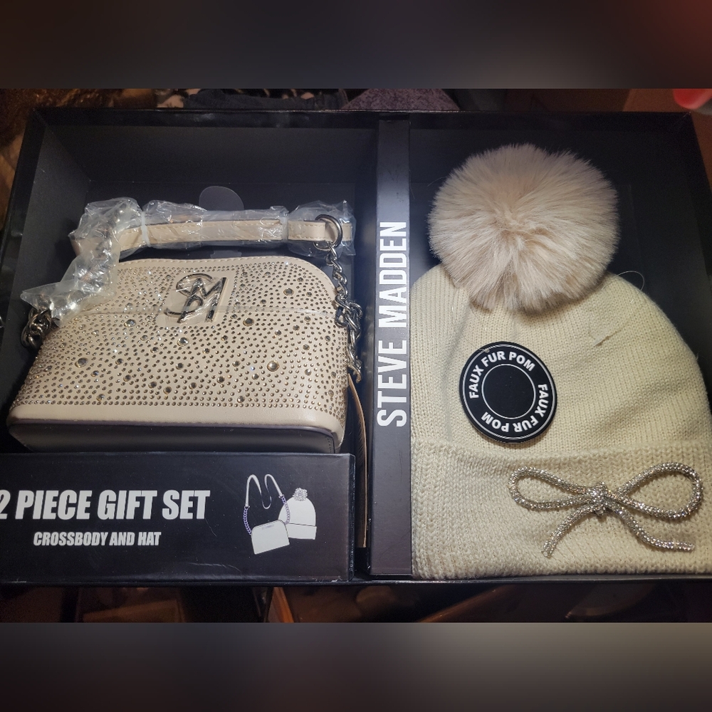 Steve Madden cross body bag/hat gift Set-cream/silver